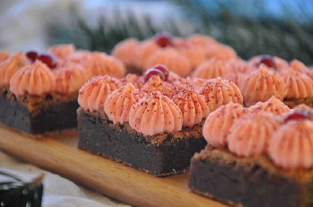 Pepparkaksbrownie med lingoncheesecake